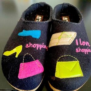 Haflinger ‘shop’ woolen houseshoes